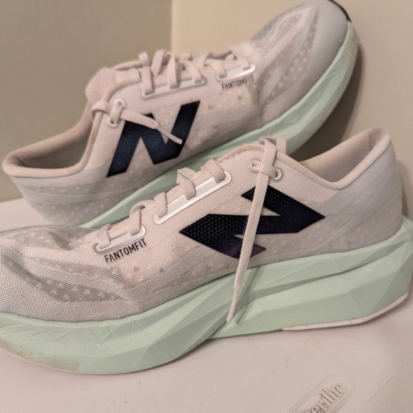 New Balance Fuel Cell Rebel V4 Men 10 With Box - Picture 3 of 11